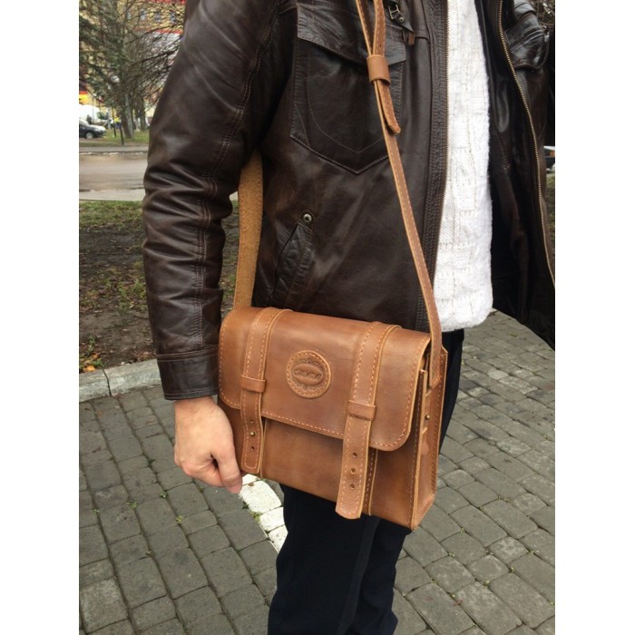 MESSENGER BAG.